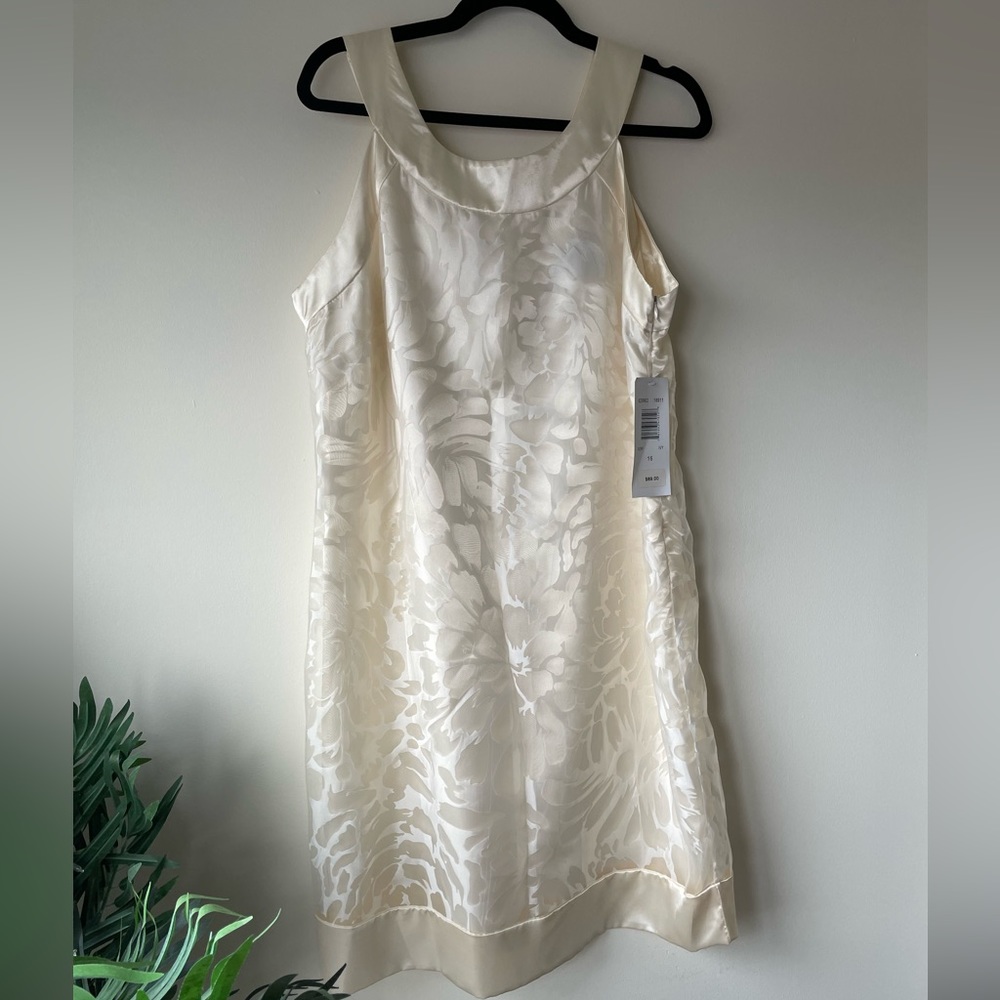 NWT Signature By Robbie Bee Women's White/Cream Sleeveless Dress Size US 16